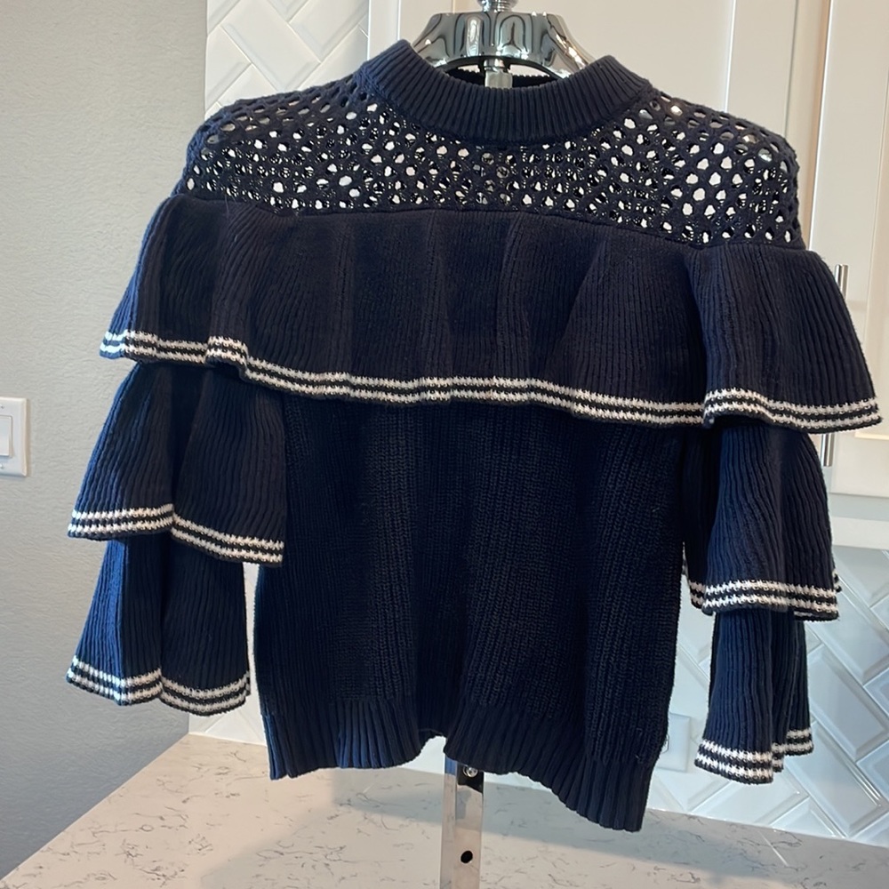 LIKE NEW DO+BE SWEATER RUFFLE 3/4 SLEEVE SZ S BEAUTIFUL